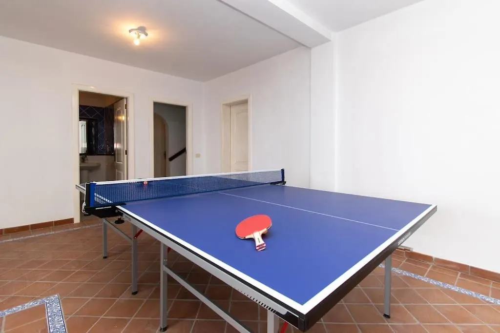 Villa Skylight. Wonderful 6 Bedroom Villa. 아데제