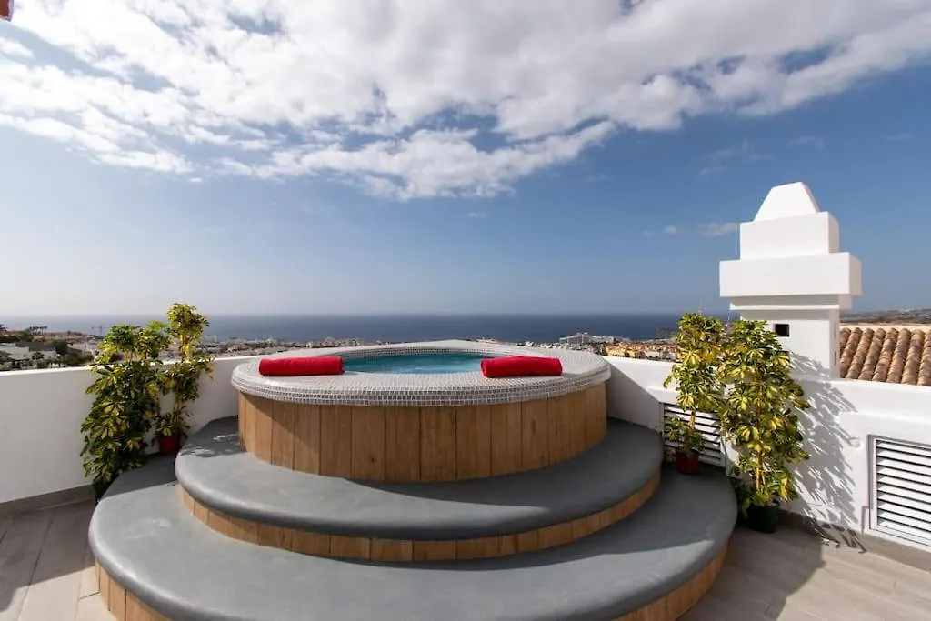 Villa Skylight. Wonderful 6 Bedroom Villa. 아데제
